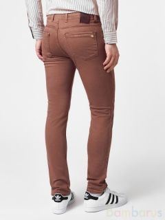 коричневые мужские джинсы 